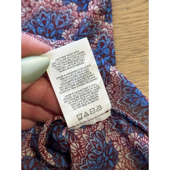 CAbi Sleeveless Blouse Size Medium Button Polyester Beach‎ Colorful Lightweight - Picture 5 of 11